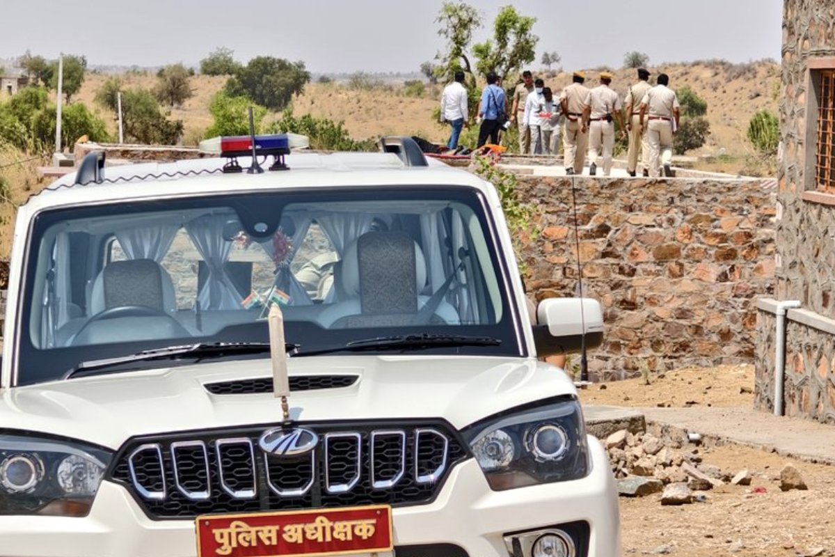 छत पर सो रहे युवक की हत्या, सुबह परिवार वालों को चारपाई पर पड़ा मिला शव, छानबीन में जुटी पुलिस rajasthan.ndtv.in/rajasthan-news…