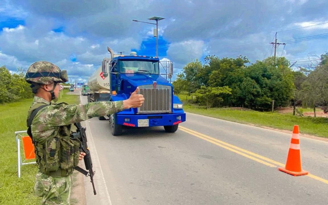 #SiempreFirmes | El soldado colombiano desde su vocación aporta a la seguridad, la protección de las comunidades y los recursos del país. @COL_EJERCITO