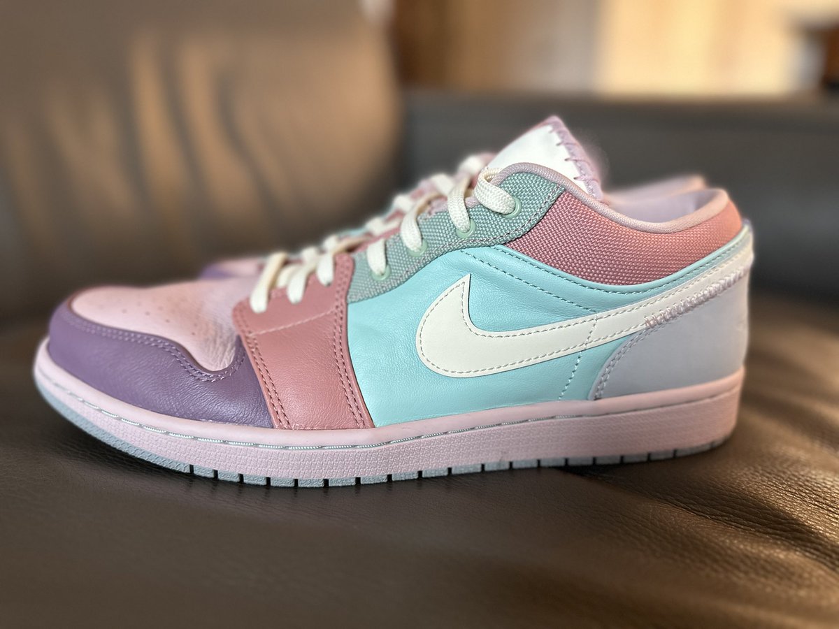 Today’s J’s: pastel Easter eggs 🐣 I’m attending (not speaking) a peak performance and goal setting workshop today in DC! I try to attend something like this at least once a quarter to keep my sword sharp 🗡️