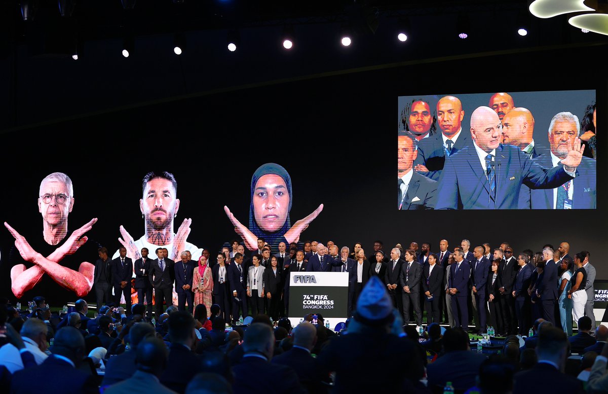 📸Les FIFA Legends au 74ème Congrès de la FIFA ! Des grands noms du football venus en nombre à Bangkok🇹🇭 pour épauler le Président de la FIFA dans une mobilisation globale contre le racisme🤚