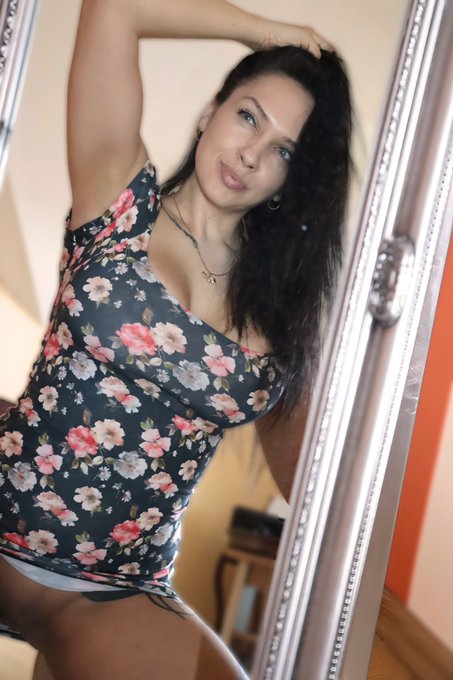 Masz ochotę na niegrzeczne kino akcji😈 ? Pokaz mi jakim jesteś łobuzem ;) 🍆 Wszystkie moje filmiki znajdziesz<a href="/tag/sex"class="tags"><span>#sex</span></a><a href="/tag/erotyka"class="tags"><span>#erotyka</span></a><a href="/tag/dojdzdlamnie"class="tags"><span>#dojdzdlamnie</span></a>