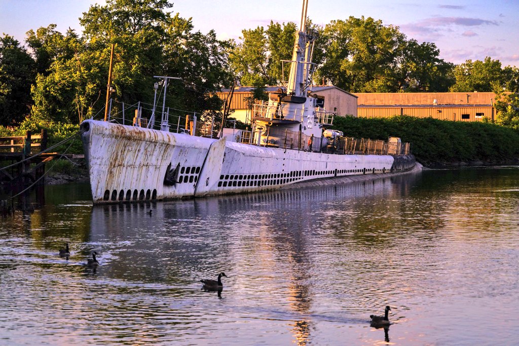 Submarines #USSLing SS297 (1946-1972) Balao Class 📷 2017 #Hackensack NJ as ex museum ship (Change W. Lee @nytimes) After the closure of the #NewJerseyNavalMuseum in 2016, the future of the submarine Ling appears increasingly uncertain @USNavy 🇺🇸