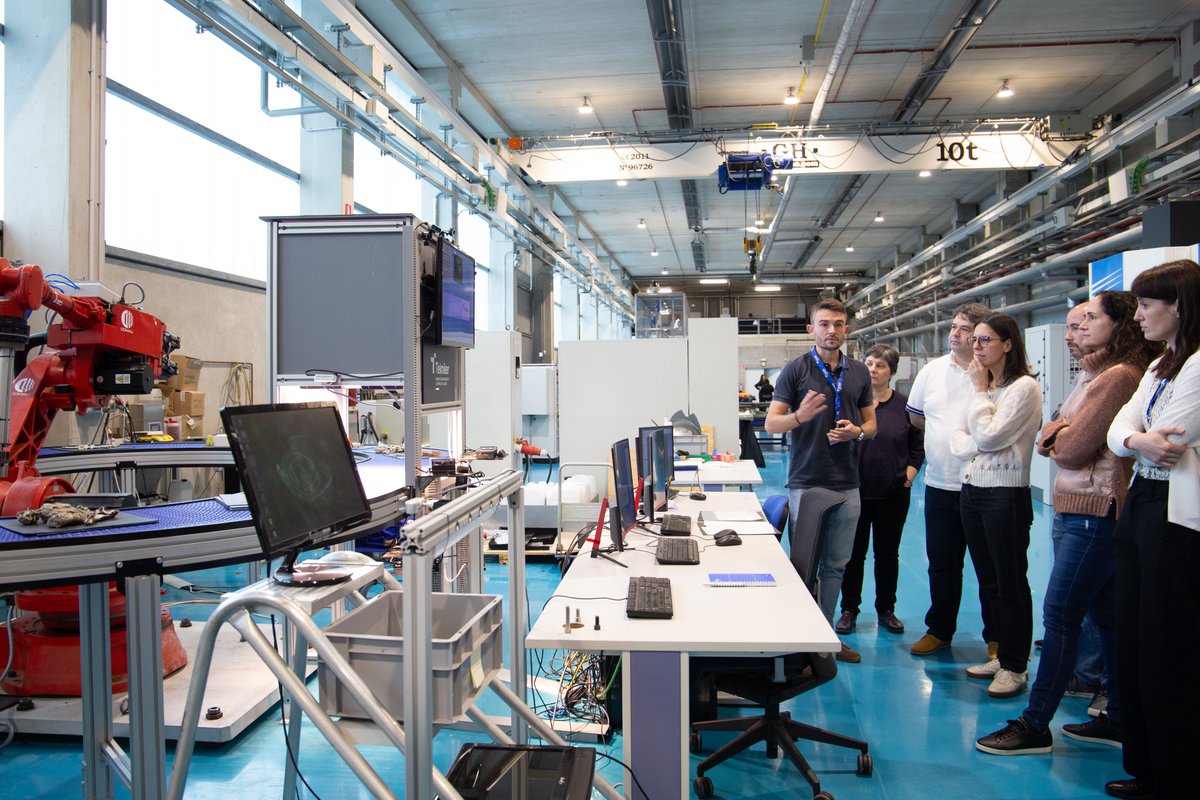 TeknikerOficial's tweet image. 🔝Hoy hemos recibido a representantes de la @uc3m en nuestras instalaciones. Durante la visita han conocido de primera mano nuestras actividades y proyectos, siendo nuestro objetivo buscar sinergias en las áreas de #MaterialesAvanzados y #Robótica. ¡Gracias por la visita!👏👏