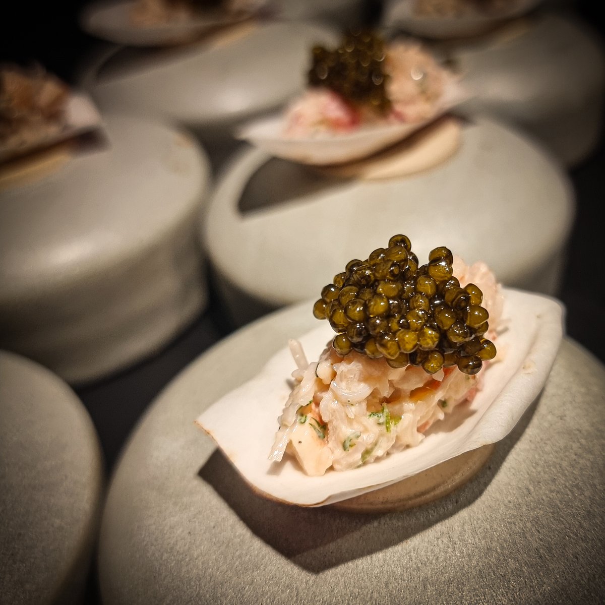 Magnolia Petal / Crab / Lobster / Oscietra

#canape #chefsnacks #FHIOR #michelinguide #edinburgh #foodies