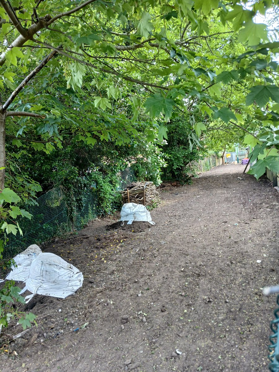 What a difference a week makes!

Step 1 almost complete at #Garston station garden
✅Concrete removed
✅Ground cleared
✅Wall repair begun
Next #community engagement for #wildlife-friendly community garden.
Get involved: abbeylinecommunityrail.org.uk/contact/
#AbbeyLine #Communityrail