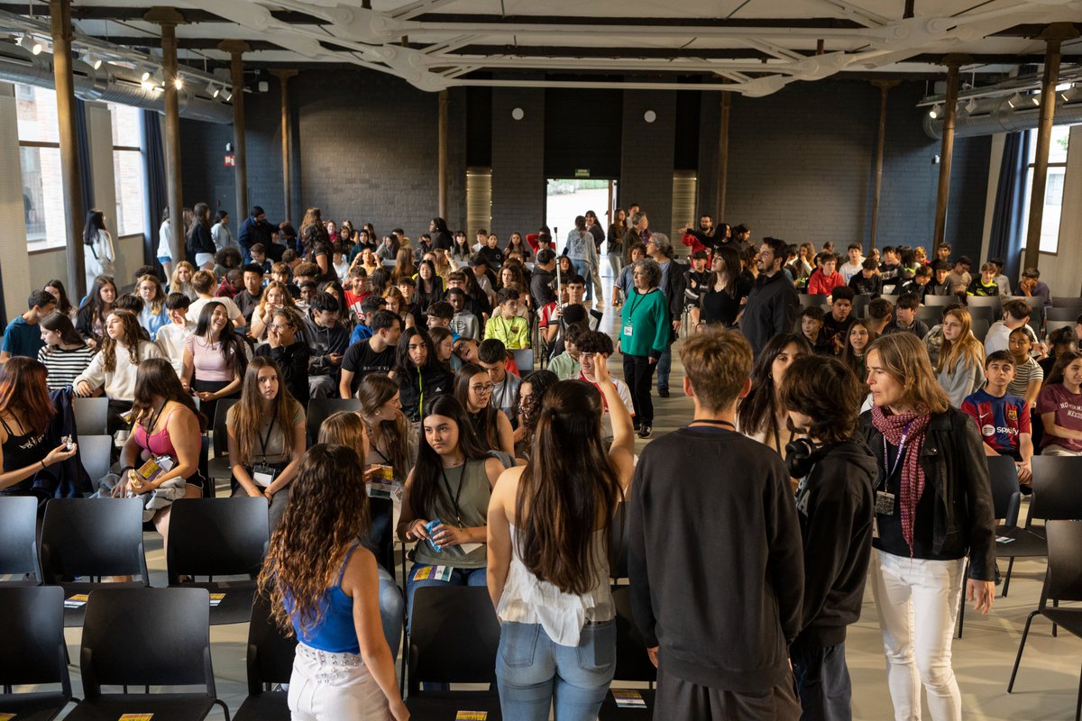 #ServeiComunitari #MostraExperiències
🎒Uns 300 participants a la Mostra d'Experiències d'aprenentatge servei

📸 Josep Cano
staperpetua.org/linformatiu/in…