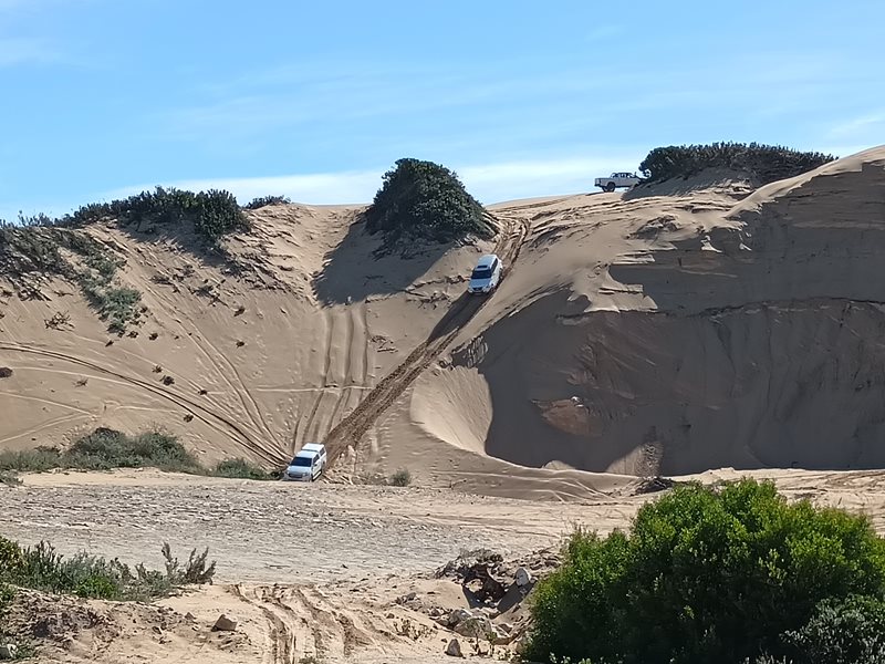 Witsand se duine is uitdagend vir Suidkus 4x4’ers dlvr.it/T71RKZ