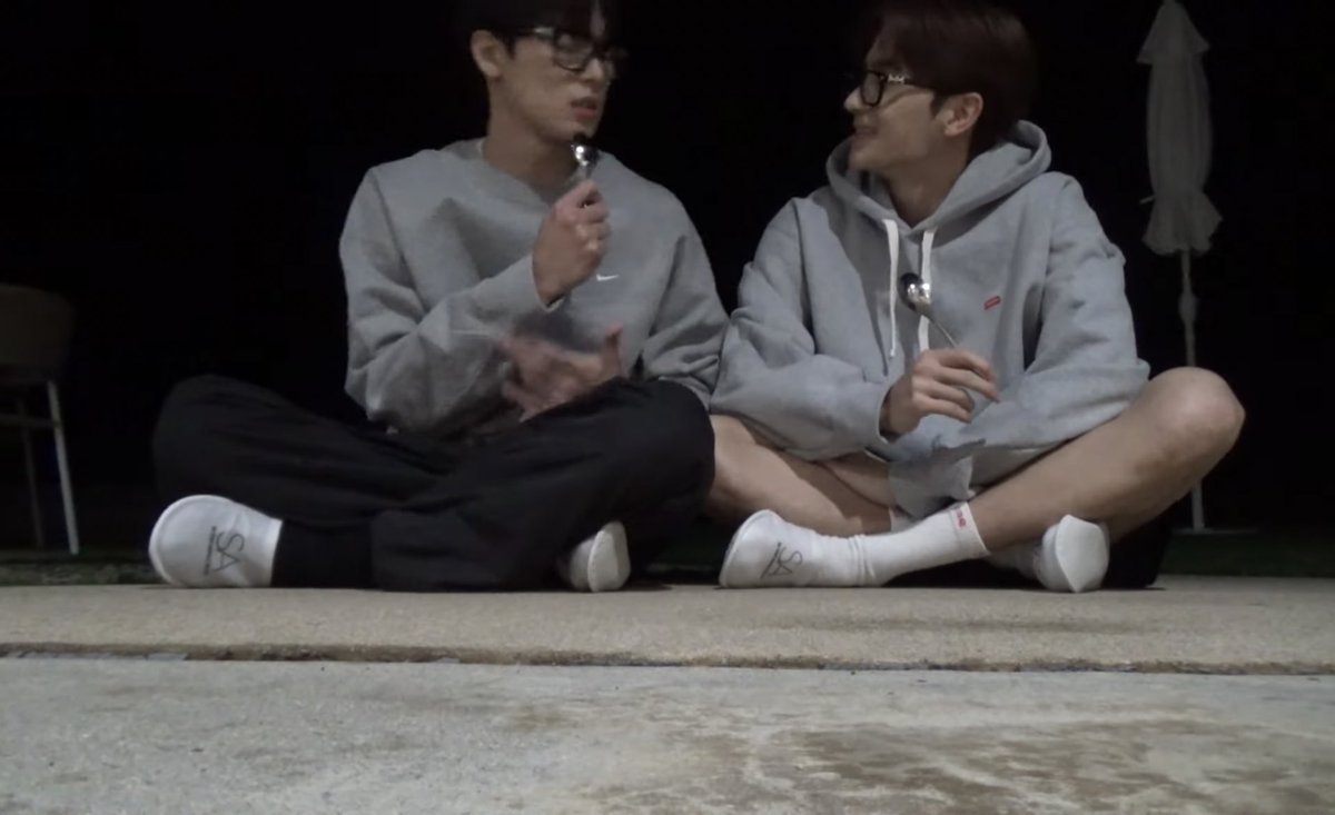 너무 커플비디오 심해서 진지하게 쭉 못보겠음.. 체할거같음..