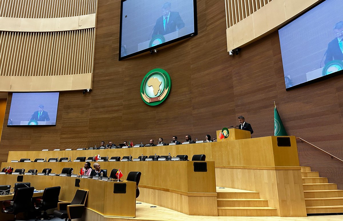 Uluslararası Etiyopya Maarif Okullarımız tarafından organize edilen II. Maarif Model Afrika Birliği programı, Mütevelli Heyet Üyemiz Prof. Dr. <a href="/NevzatSimsek/">Nevzat Şimşek</a> ve Addis Ababa Büyükelçimiz Berk Baran'ın katılımlarıyla gerçekleştirildi.

“Afrika’nın Altı Bölgesinde Beyin Göçünün