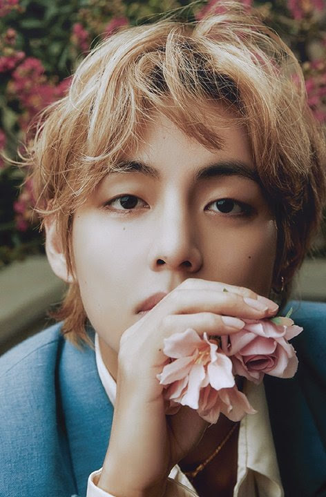 Love Me Again by V surpassed Cupid (Twin Ver.) and became the 8th longest charting song by a K-Act on Spotify Global, 280 consecutive days! CONGRATULATIONS TAEHYUNG