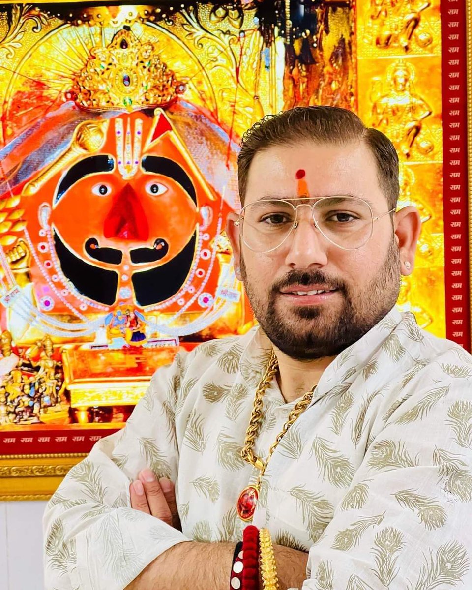 सालासर बालाजी मंदिर के पुजारी श्री @tarunpujari_ जी को जन्मदिन की हार्दिक शुभकामनाएं।
हम आपके उज्वल भविष्य की कामना करते हैं।