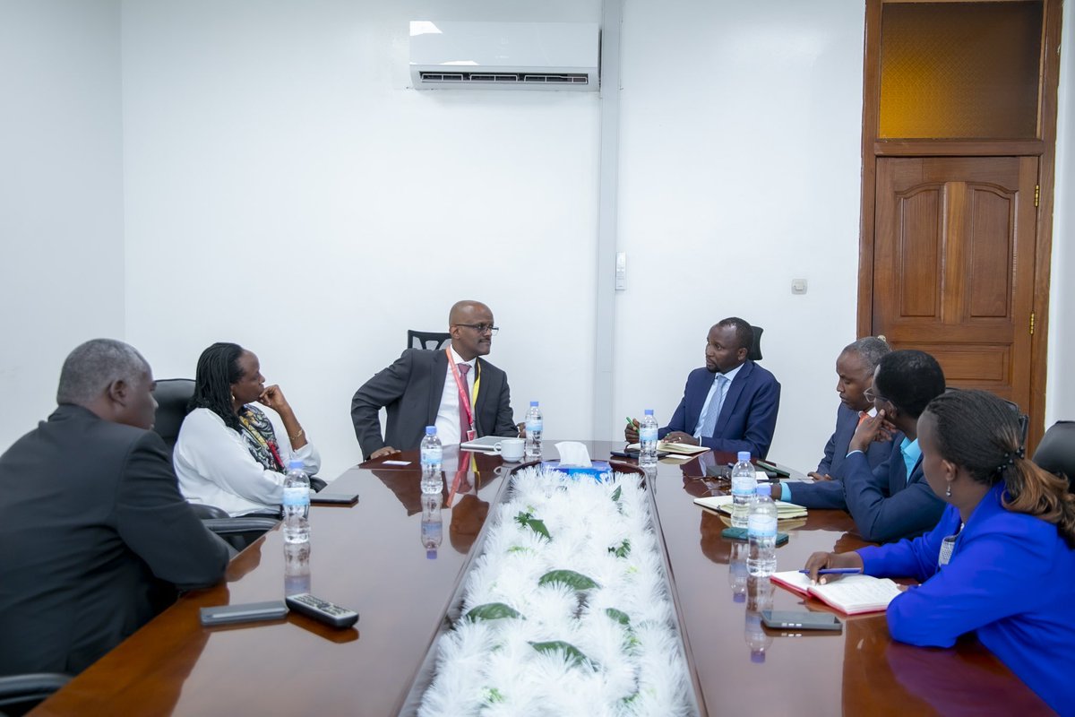 Today, Ministers @Ilde_Musafiri & @SERwigamba met with Obai Khalifa, the Deputy Director for Agricultural Development in Africa of @gatesfoundation & @Agnes_Kalibata, @AGRA_Africa President. They explored new ways of fostering innovations in the agriculture sector in Rwanda.