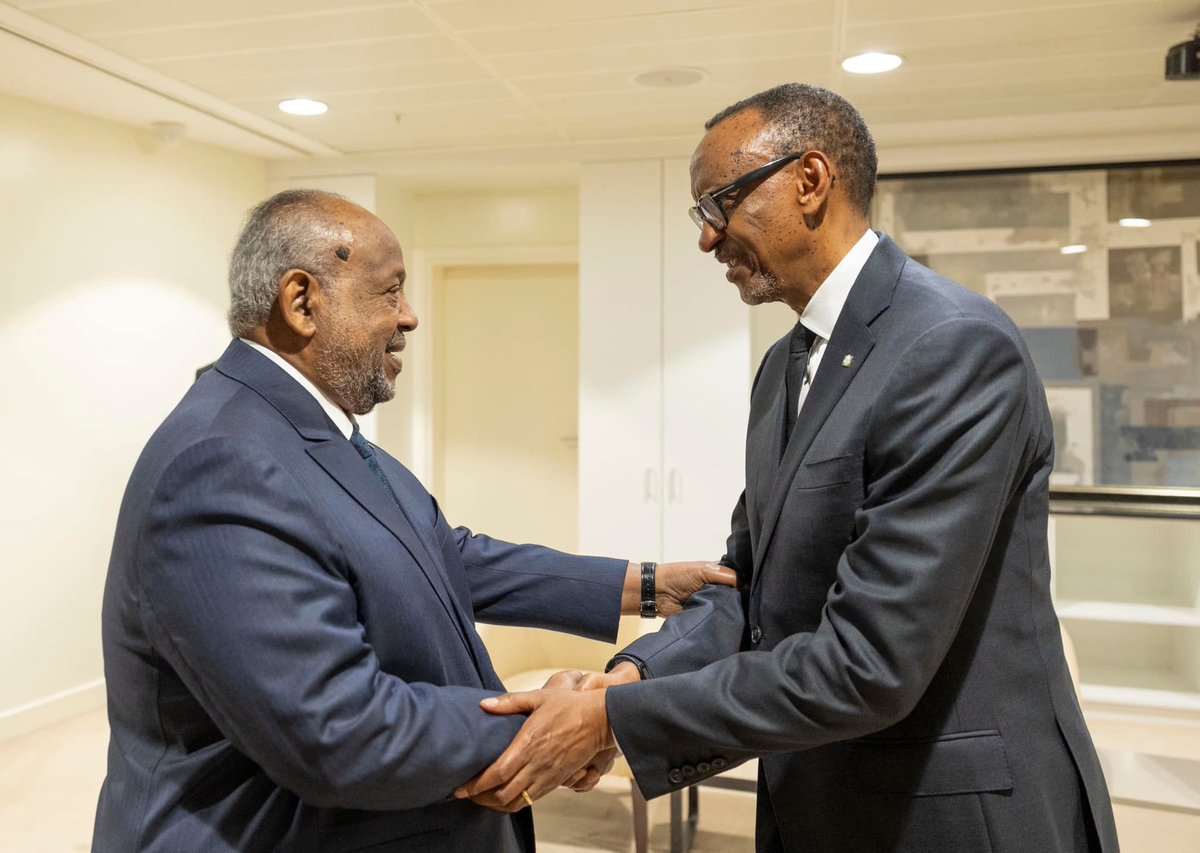 Perezida wa Repubulika @PaulKagame, yagiranye ibiganiro na Perezida wa Djibouti Ismail Omar Guelleh witabiriye Inama Nyafurika y'Ihuriro ry'Abayobozi Bakuru b'Ibigo Byigenga, byibanze ku mubano w'u #Rwanda na #Djibouti.