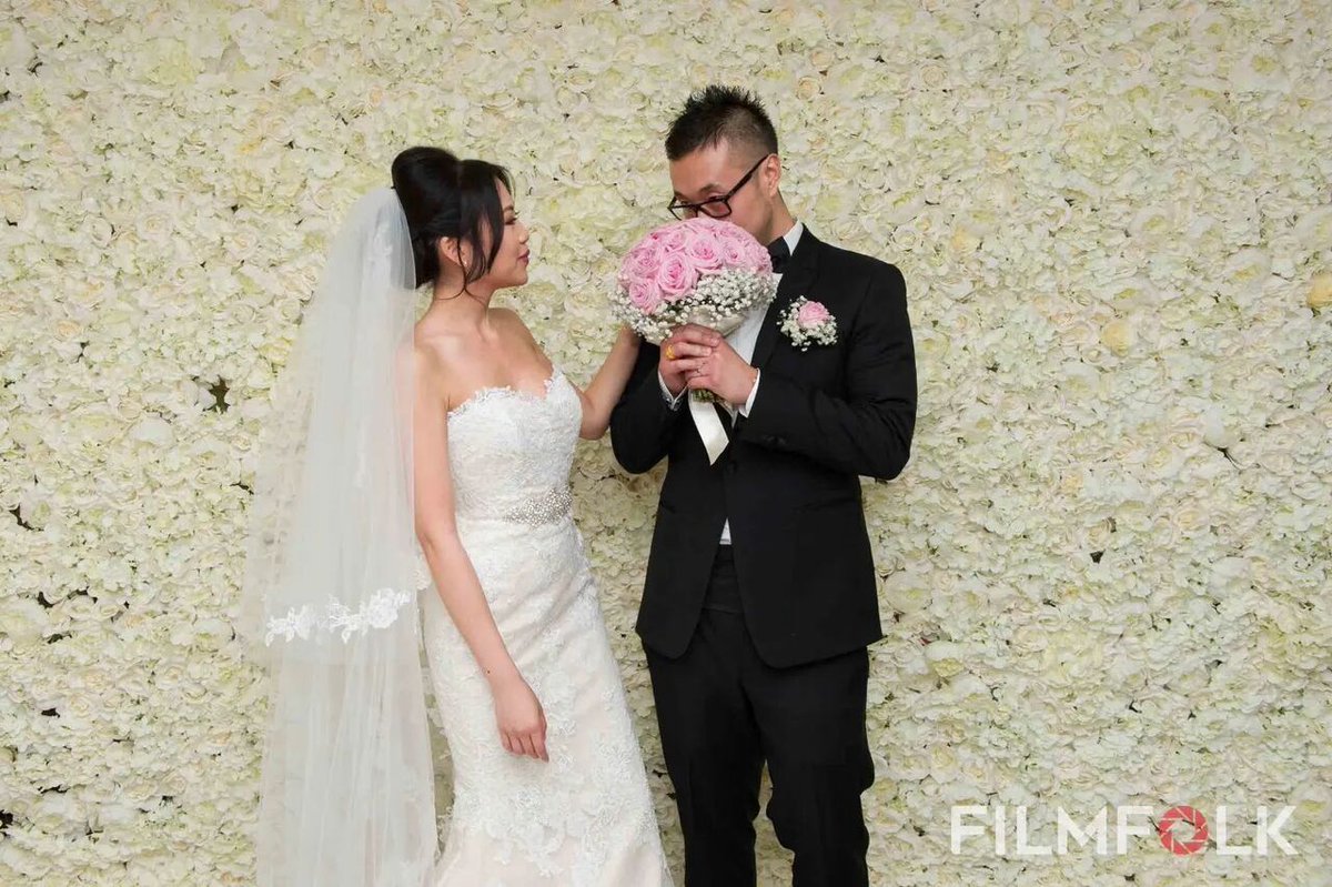 Rose backdrops are classic and romantic!🥀 What other creative floral arrangements have you seen that would make a wedding venue extra special?🤔 London lovebirds, we capture this magical moment for just £99/hour! Yes you read that right! Get stunning photos and vids that…