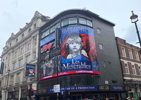 🎭🎶 20 lucky first-year Music and Performing Arts students went on a last-minute trip to see a matinee performance of Les Misérables at the Sondheim Theatre. The highlight? An exclusive Q&A session with the cast and crew afterwards. 🤩🙌 🌟#YourEsher #MusicALevel #BTEC