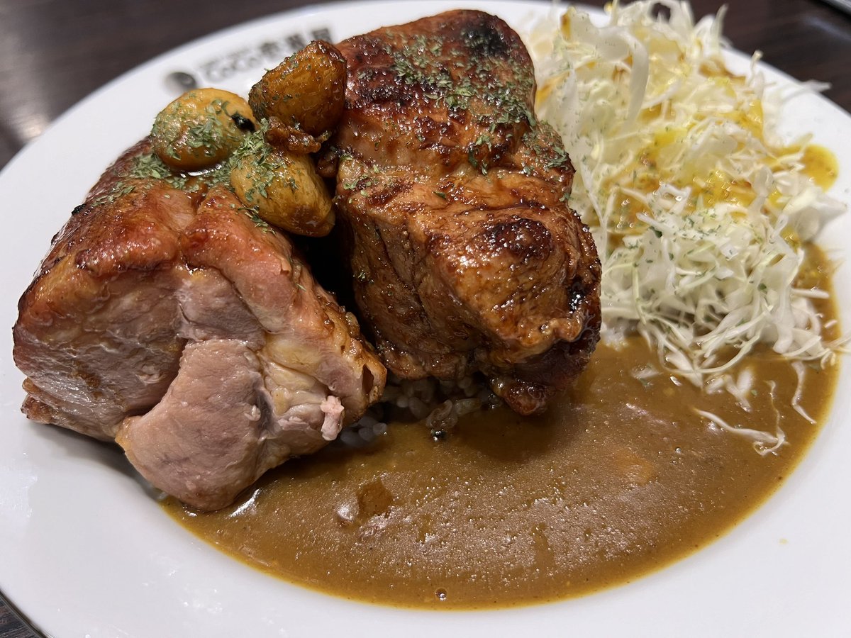 肉塊LEVEL3デカすぎ
テーブルに運ばれてきた時カレーにワゴンR乗ってるかとおもった
#ごほうび肉塊カレー #CoCo壱