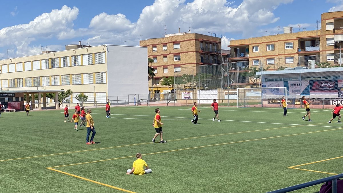 IV Jornades de Convivència dels 3 centres d'educació especial de la @Dipta_cat #Tarragona, #Reus i #JesusTortosa. Un matí amb jocs, futbol, cucanyes i molts somriures al camp de futbol de @laCanonja i acompanyats pel diputat @joansans2019 i per jugadors del @NASTICTARRAGONA