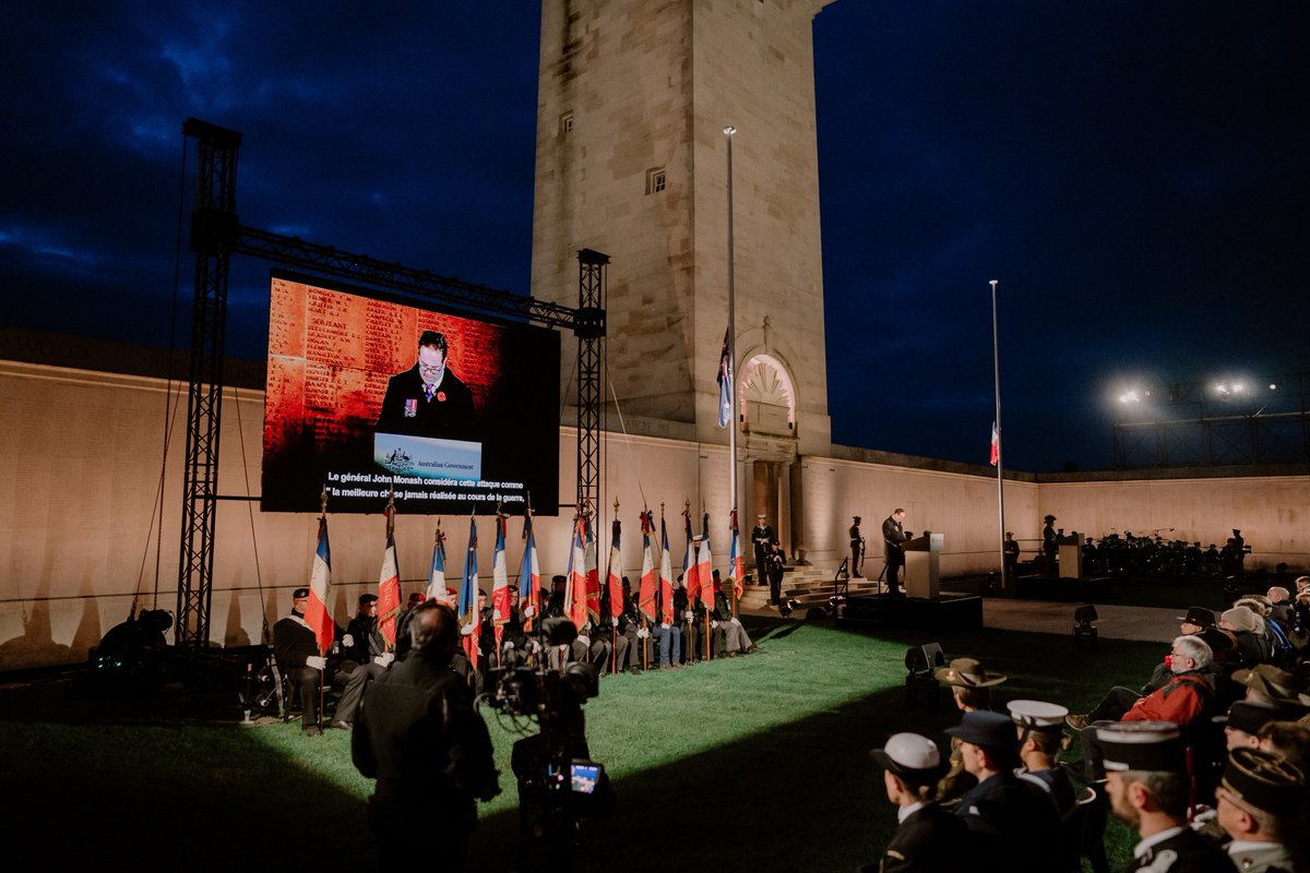 Il était formidable de voir autant de personnes se rassembler en hommage à nos militaires 🇦🇺 lors de la cérémonie de l'aube de l'Anzac Day au Mémorial National 🇦🇺 près de Villers-Bretonneux. Partagez vos photos d'Anzac Day avec nous, nous serions ravis de les voir.
