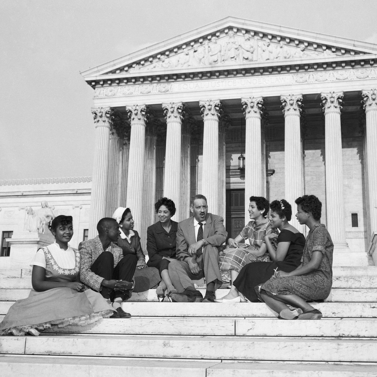 NAACP_LDF's tweet image. The success of #BrownvBoard came from the collaboration of the litigators, clients, organizers, and later all the people on the ground working to desegregate schools, as well as transportation, public spaces, restaurants, and more. 

Today, we honor them and their legacy.