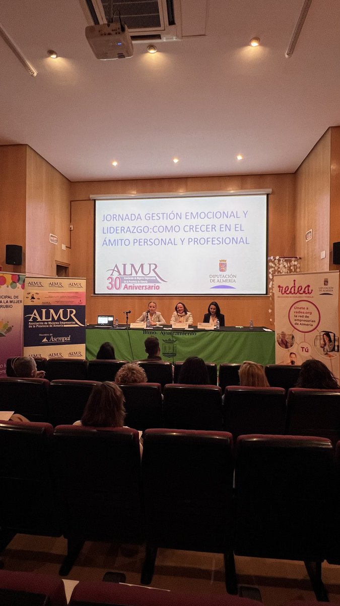 Gran acogida ayer en #VelezRubio de la 1ª jornada del proyecto Excelencia Empresarial en las Comarcas Almerienses que desarrollan #Amur y <a href="/dipalme_almeria/">Diputación Almería</a>  , en la que abordamos las claves para mejorar tu gestión emocional y liderazgo si eres #empresaria o #emprendedora