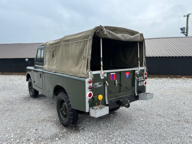 So here’s No 2 of the collection! This on is 1962, 12v. 30k miles. But which one would you choose? And why? #exmilitary #landrover #109 #militaryvehicles