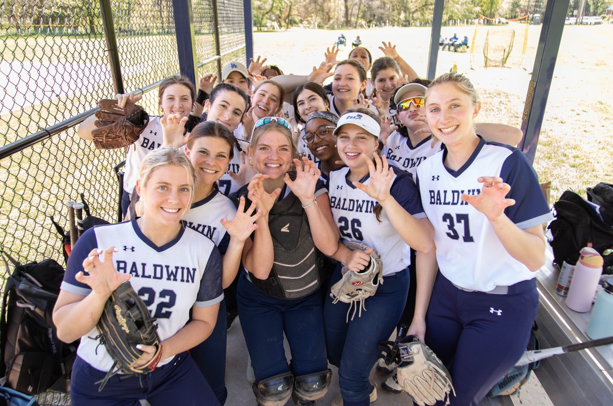 Friday's Schedule:
🚣‍♀️ Crew competes in the <a href="/StotesRegatta/">Stotesbury Cup</a> "The World's Largest High School Regatta" on the Schuylkill River
🥎 Softball away versus <a href="/wpcsports/">PC Athletics</a> in the quarterfinals of the PAISAA State Tournament 4pm
#GoBears #ClawsUp
