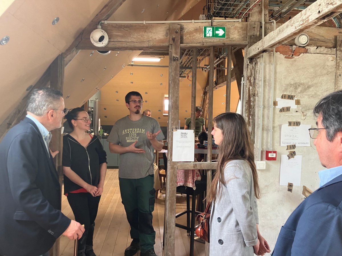 A l'occasion de la remise in situ à <a href="/SAgglo/">SeineNormandie Agglo</a>, visite du tiers-lieu "la manufacture des capucins" à Vernon. Un site qui promeut l'écologie en paroles et en actes. Chantier participatif, location de salles et jardin partagé.