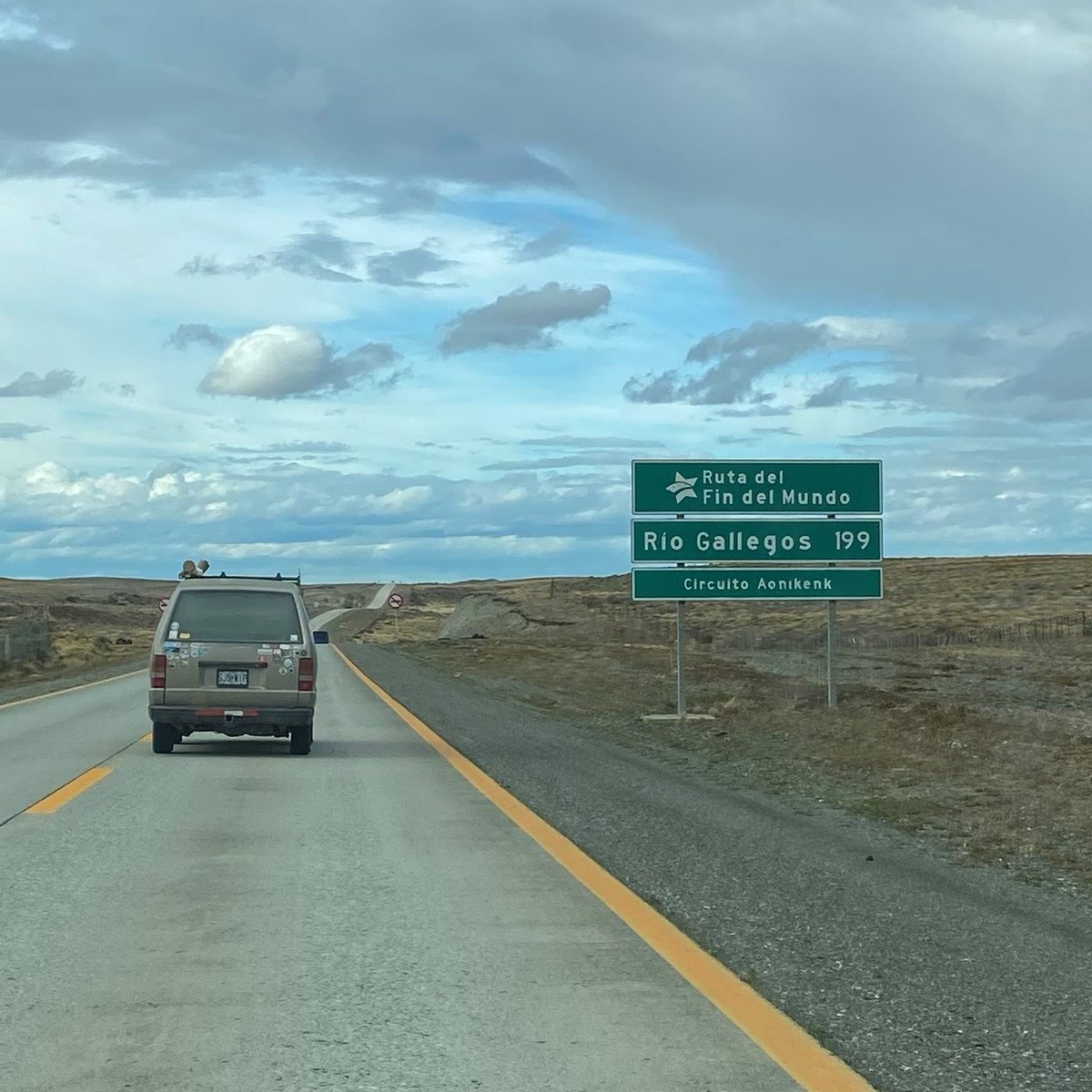 17/5
Buenos días #Magallanes 

Hacia el oriente RUTAS HÚMEDAS

🔴NO EXCEDAS EL LÍMITE VELOCIDAD:
 Animales se cruzan en la ruta🦨

🛣️Ruta 255-CH Río Gallegos
🛣️Ruta 257-CH Tierra del Fuego

⚠️ATENCIÓN  
Horario de invierno en la frontera 8 a 22 hrs.
<a href="/UPFronterizos/">Pasos Fronterizos</a>
