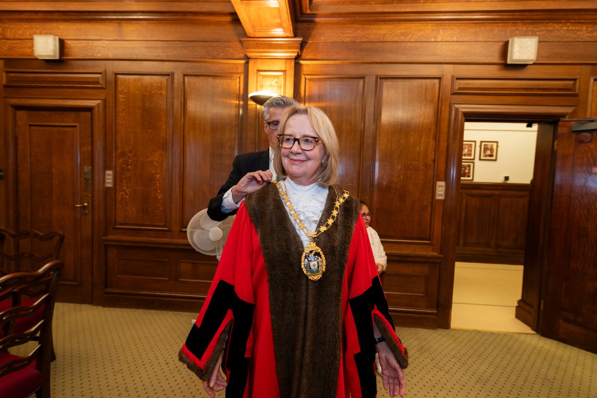 Last night at Annual Council we welcomed a new Mayor, Cllr Sheila Bain “It’s a great honour & privilege to be Mayor of Redbridge. I look forward to representing & promoting the borough as Mayor” 🧵1/4