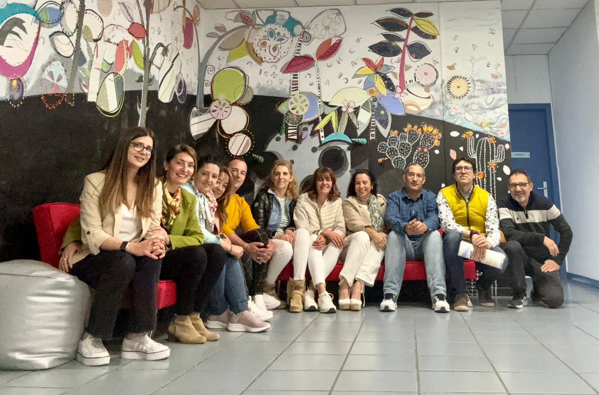 Cerrando el #Observa_Accion Interautonómico entre el @juan_de_vallejo  y el @CEIPSalvadorMinguijón 

Experiencia #innovaCyL organizada por el @educacyl en colaboración con el @CSFPJCYL y @cpcalatayud 

Nos llevamos una 🕸️de 👩‍🏫👨‍🏫👨‍💻👩‍💻con los que reconstrucción de 🏫

#formacionCyL