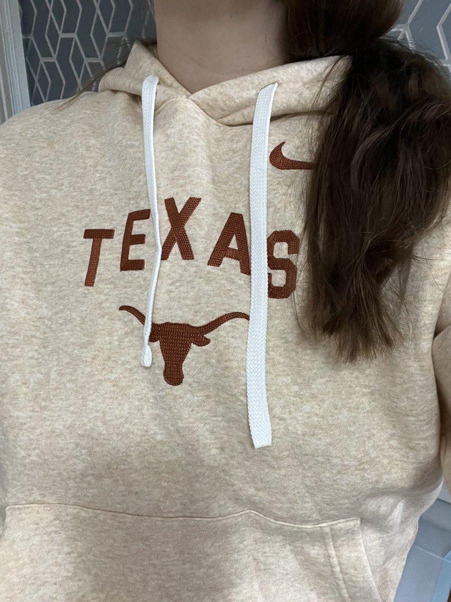 Loving my new Taurus hoodie from
TexMex. Perfect for Taurus season. He claims it’s a longhorn but it’s definitely a Taurus. I should know, cause I am one 🤷🏻‍♀️♉️