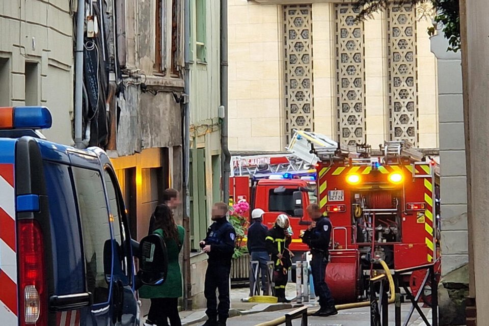 « Le policier qui a tué l'individu sera décoré par la République » annonce Gérald Darmanin après l’attaque de la synagogue de #Rouen.