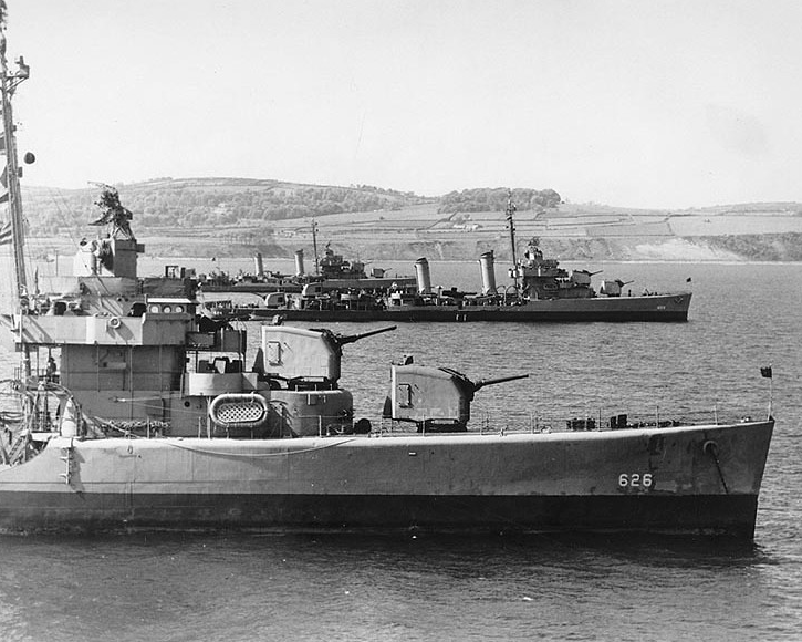 He met men of the 8th Infantry Div. in Enniskillen and other posts around the county 

The last day of his visit saw 'Ike' inspect the bombardment fleet in Belfast lough, spending an hour on the heavy cruiser USS Quincy.

#NIWM #niwarmemorial #SecondWorldWar #Eisenhower
