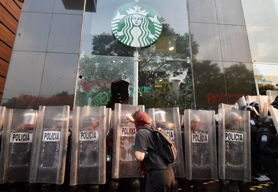 Boycott Starbucks in solidarity with Palestine! Pics from Mexico City.🔥✊🏿💥📸:@SuenaDignidad