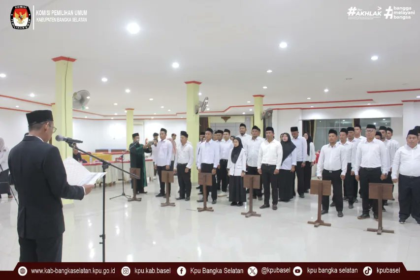 #TemanPemilih, KPU Kabupaten Bangka Selatan melaksanakan upacara Pelantikan Anggota PPK untuk Pemilukada tahun 2024 bertempat di Grand Marina Hotel, Toboali. Kamis malam (16/5/24).