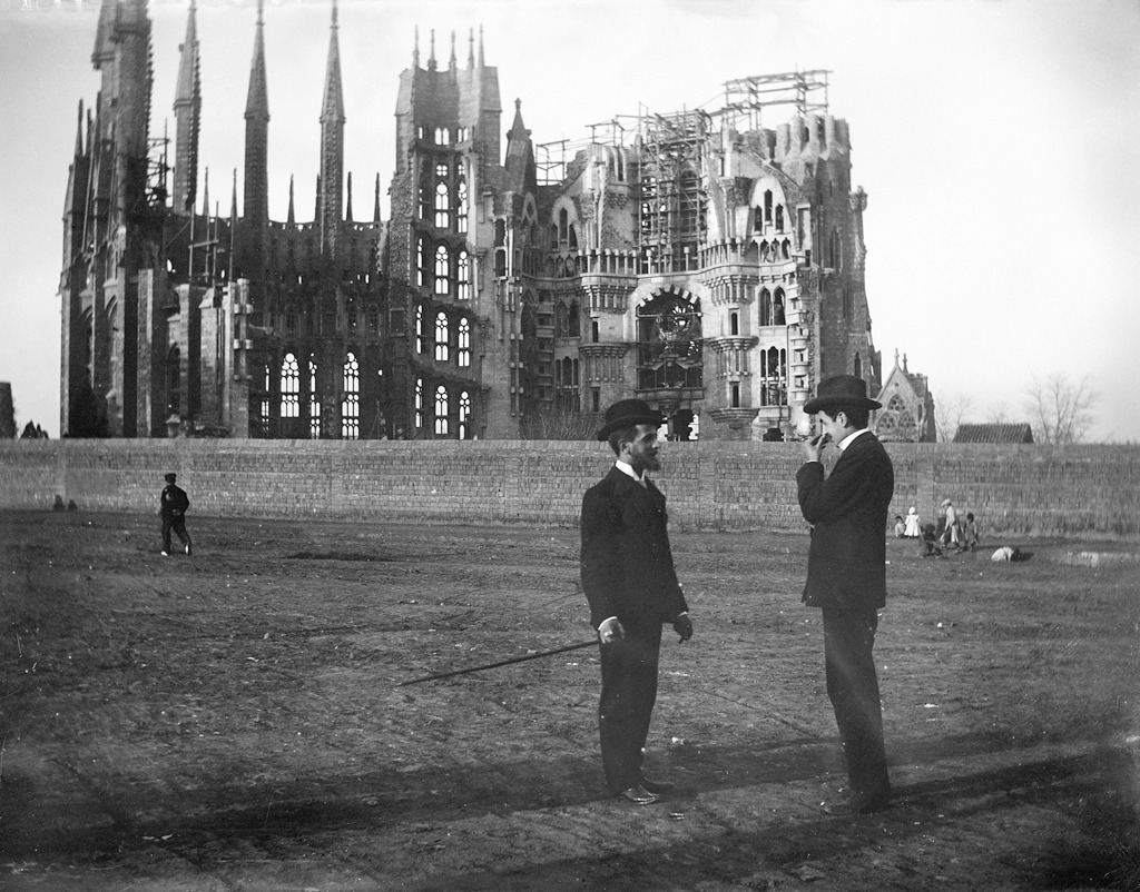 #fotodelgiorno: La Sagrada Família a Barcelona, in costruzione nel 1905.