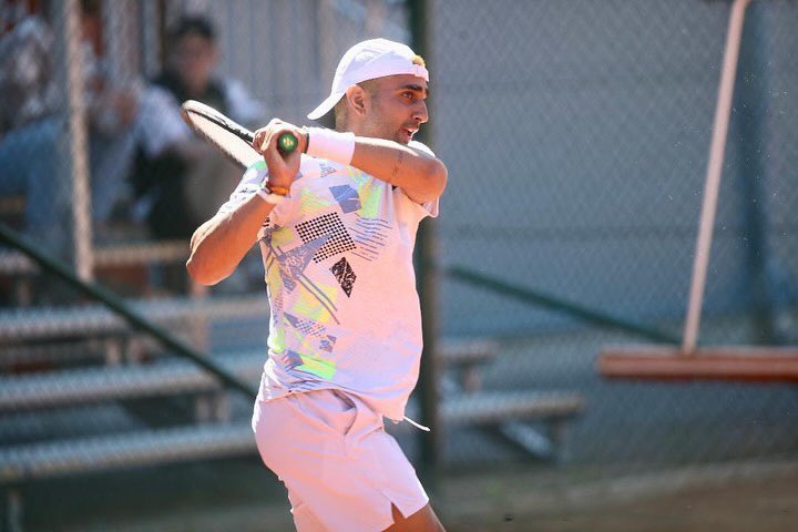 Yuvan Nandal in action at the clay court ITF Futures event in Kalmar, Sweden 🇸🇪 Nandal scored an upset win over ATP #1099 Miceli🇮🇹 in round 1 before losing to ATP #1033 Parizzia🇨🇭in three sets in round 2. Nandal will move up to around 1500 in the ATP rankings after this effort
