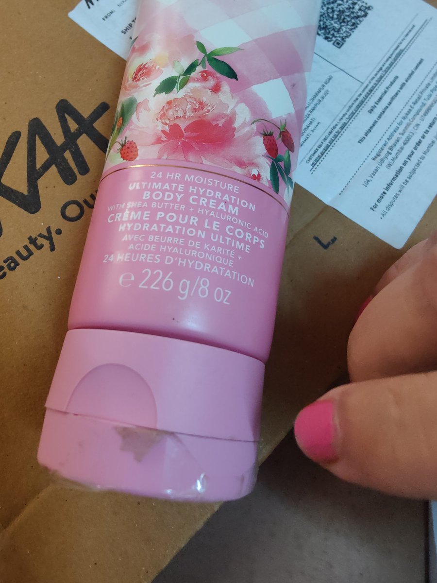 Twice ive received used & unsealed products in the last 2 weeks!! @MyNykaa
@bathanbody #badservice 
The first delivery i asked for a replacement. Yesterday again i received an unsealed product & now the app won't allow me to place a returntill May 30th ?????