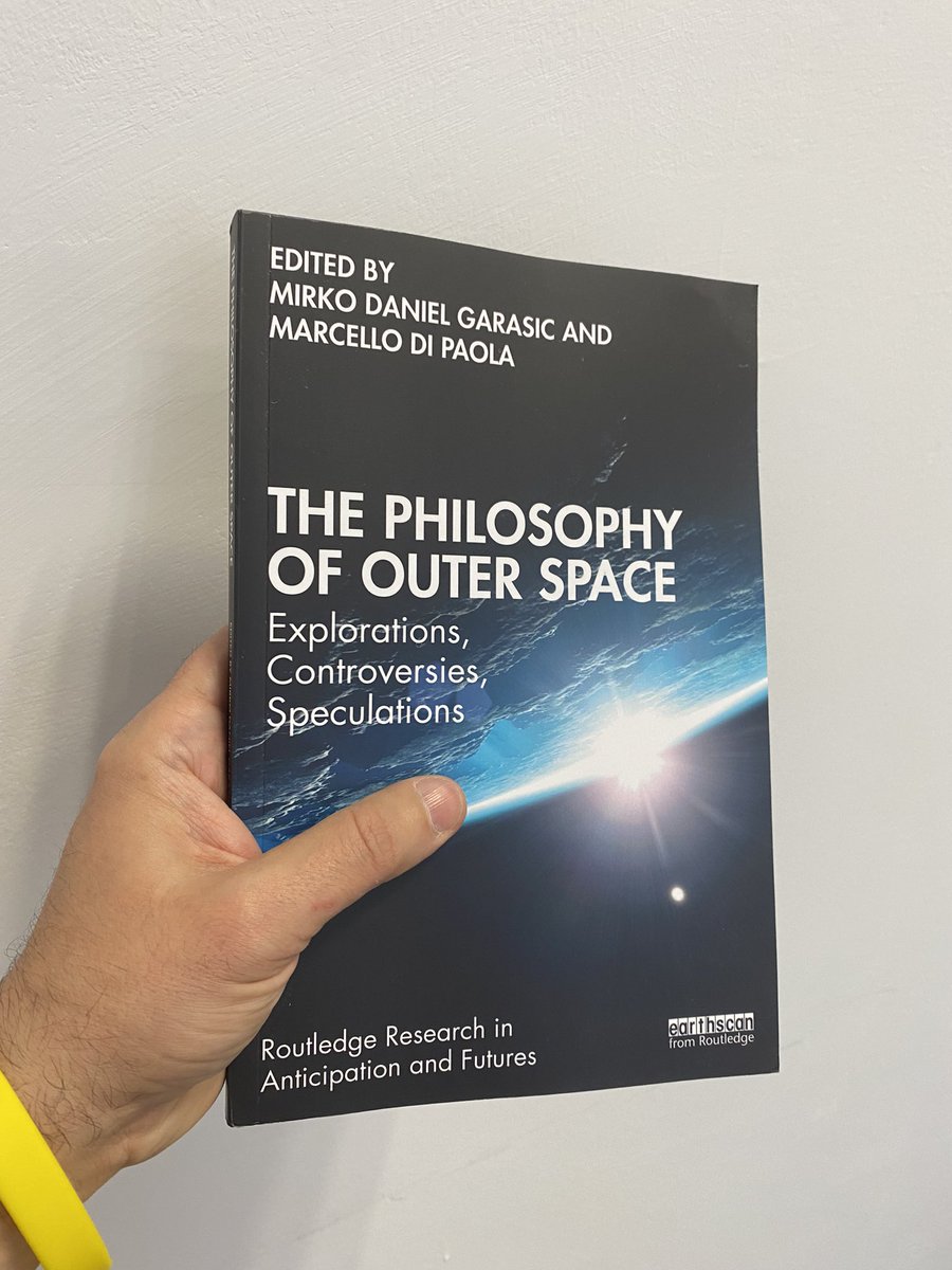 I’m sky high! Sono alle stelle! 🚀🪐⭐️ #spaceethics #philosophy #outerspace #filosofia #spazio @routledgebooks