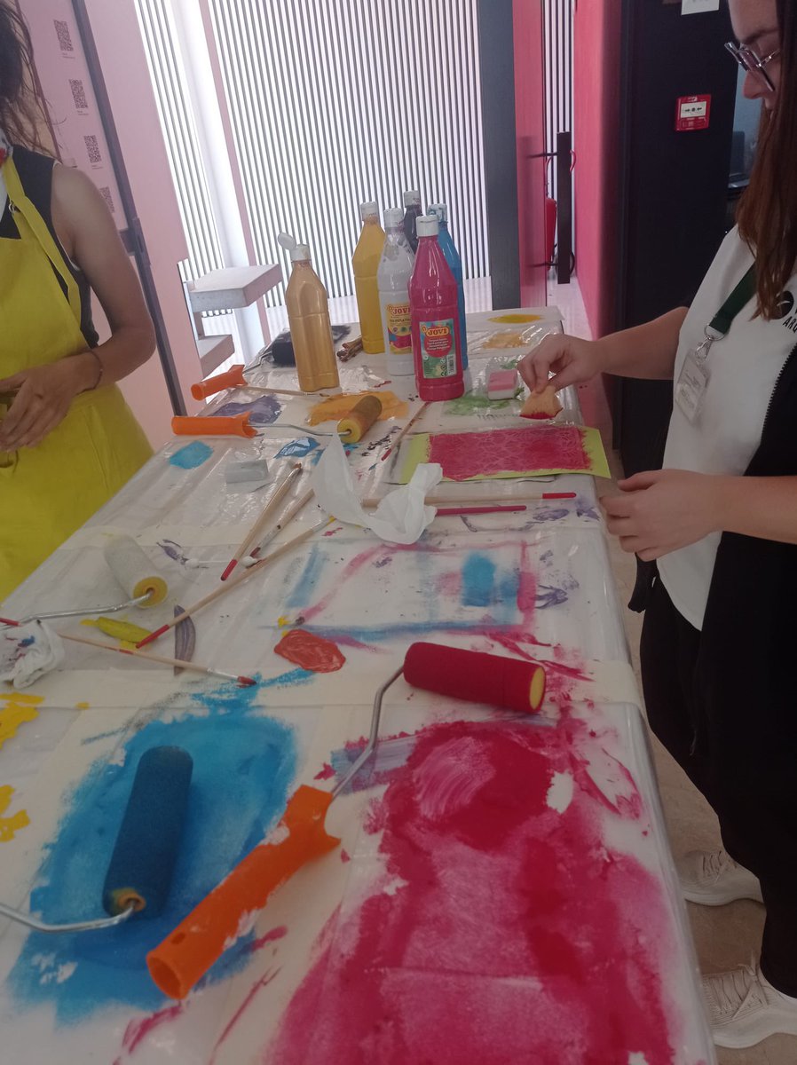CA_DOLMENESATQ's tweet photo. 🎨 ¡Nuestro tercer Taller #CreArte fue de lo más creativo!
👉 De la mano de los artistas, Judith Borobio y Adrián Caballero, los asistentes pudieron explorar la técnica artística del monotipo 🖍️
🟢 #ActividadesCADA
#DólmenesparaTodos #DólmenesdeAntequera
📷 Alejandro Jiménez https://t.co/hxhLkZ0LAh