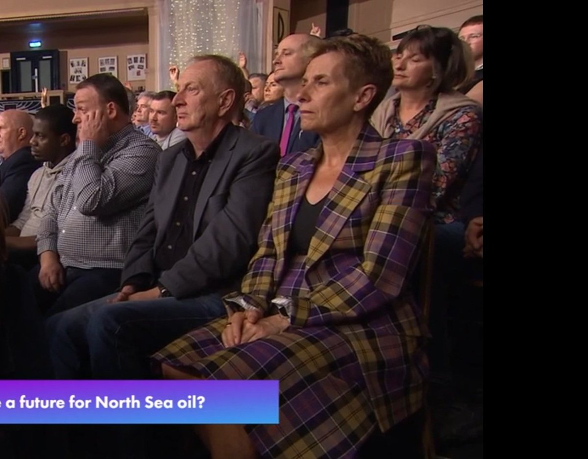 Anyone clock the woman draped in the Culloden tartan ? Quality!