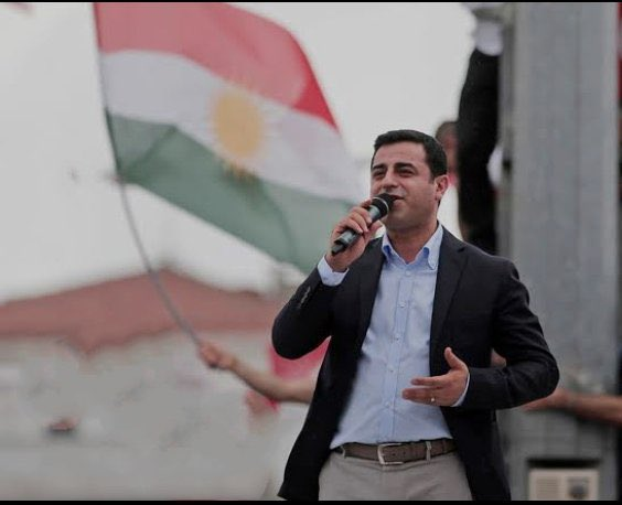 "Si Selahattin Demirtas s'appelait Navalny &amp; condamné à 42 ans de prison en Russie &amp; non en Turquie, on aurait donné son nom à ds places de Berlin &amp; de Bruxelles. Mais ce n'est pas le cas, l'Europe est donc muette."

#Kobanê #Kurdes #Kurdistan
