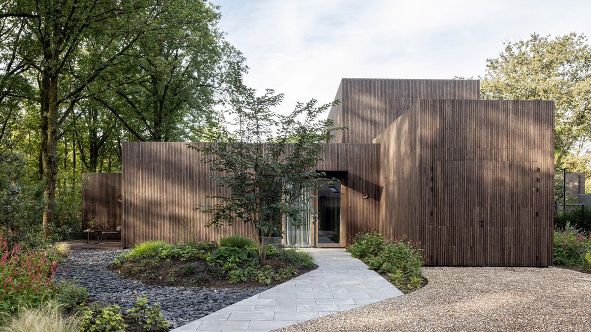 dezeen's tweet image. Open Park Villa is a bamboo-clad house that offers multiple views of the outdoors:
dezeen.com/2024/01/15/ope…