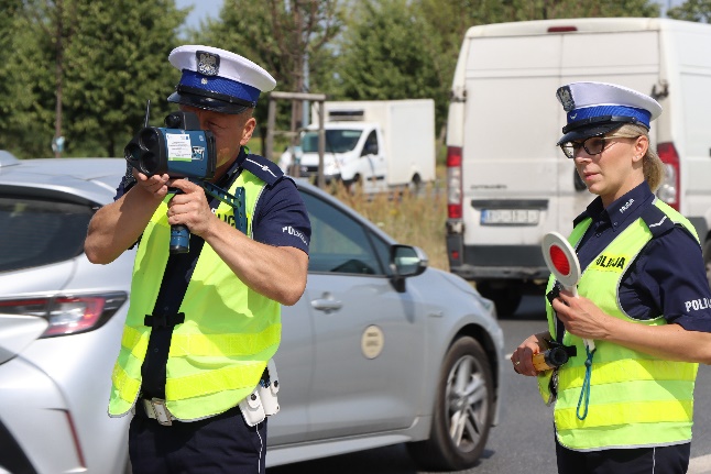 Dziś, 17 maja Policja prowadzi ogólnopolskie działania kontrolno-prewencyjne pn. „PRĘDKOŚĆ”, których celem jest egzekwowanie od kierujących pojazdami przestrzegania ograniczeń prędkości. policja.pl/pol/aktualnosc…