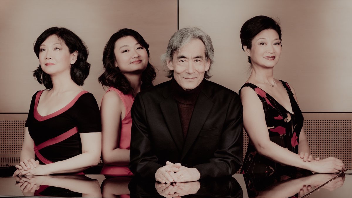 A new album from an ultra-musical family of performers: Mari Kodama, @MomoKodama88, Kent Nagano, and Karin Kei Nagano have joined forces to perform double and triple piano concertos by Mozart and Poulenc. Listen now: apple.co/Kodama