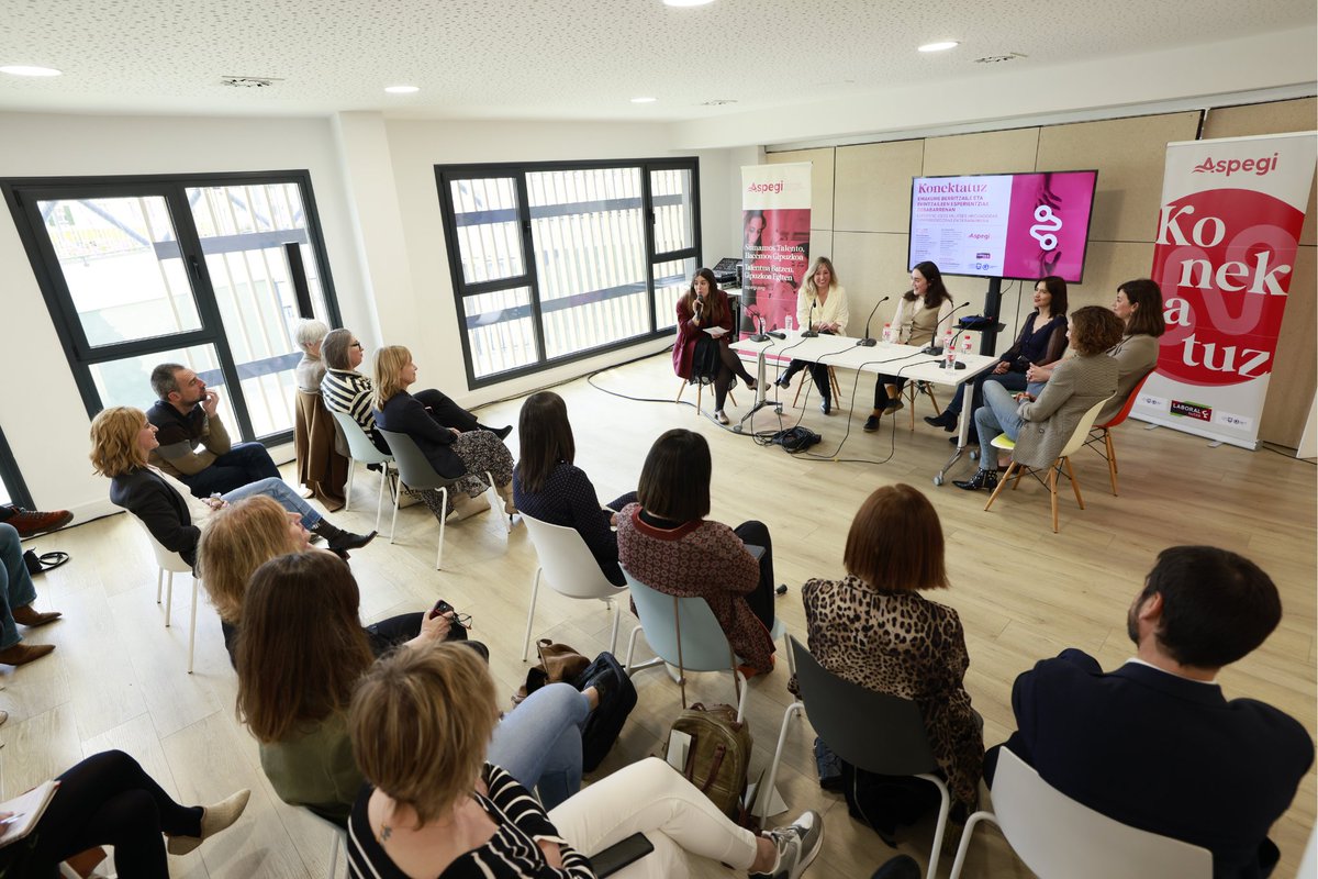 (Eus) Eskerrik asko Konektatuz ASPEGIren II. Ediziora etorri zineten guztiei 🚀🌟!

(Cas) ¡Muchas gracias a todas las personas que asistieron a la II. Edición de Konektatuz ASPEGI🚀🌟!