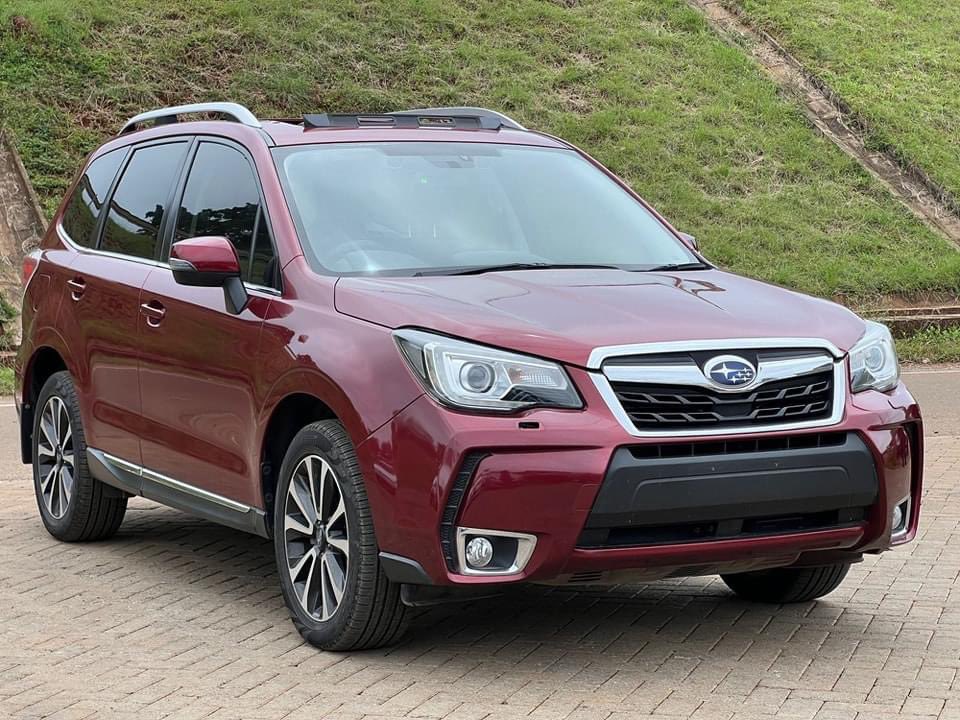 Getting a panoramic sunroof on one of the most powerful, most exciting, most practical current generation crossover SUVs to come out of Japan is a gold mine 👌. These are cars that you'll love to drive all the time thanks to that power, will take offroad thanks to the ground