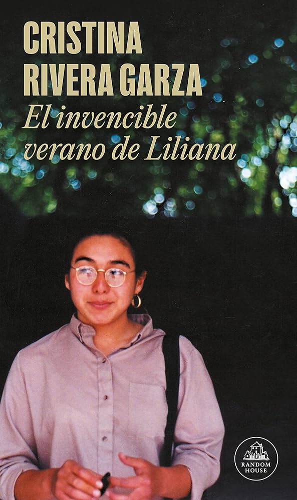 Hoy en @elmonarac1 recomiendo 'El invencible verano de Liliana' que acaba de ganar el premio Pulitzer. Cristina Rivera Garza cuenta la historia de su hermana Liliana, asesinada por su ex pareja cuando tenía 20 años. La violencia machista en un libro bellísimo y doloroso.