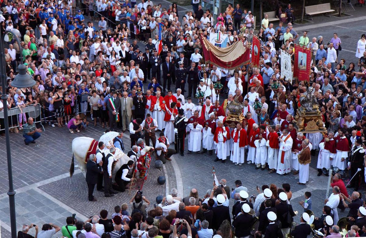 Ogni anno la festa dedicata a #SanZopito, che quest'anno si svolgerà dal 18 al 20 maggio, attira numerosi visitatori nel borgo di #LoretoAprutino! Scopri di più 👇 abruzzoturismo.it/it/eventi/san-… 📷 Instagram naomiidi e ilfelicioni #Abruzzo #cultAbruzzo #turismo #folkloreabruzzese