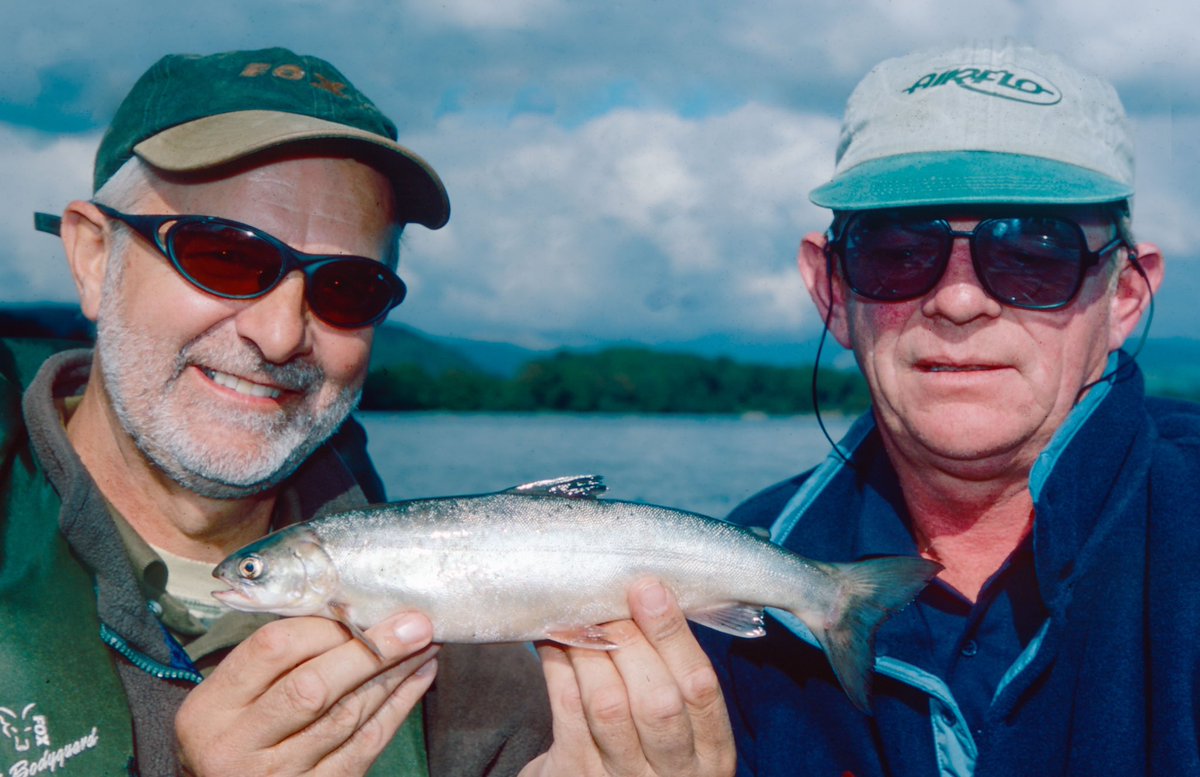 MattHayesfish's tweet image. Apparently, @unitedutilities have pumped millions of litres of raw sewage into #Windermere
I’m so angry I literally don’t know whether to laugh, cry or despair. I’m boiling with emotions. It’s taken me two days to write this.
This was Windermere 20 years ago - at that time,…